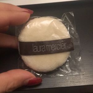Laura mercier mini puff